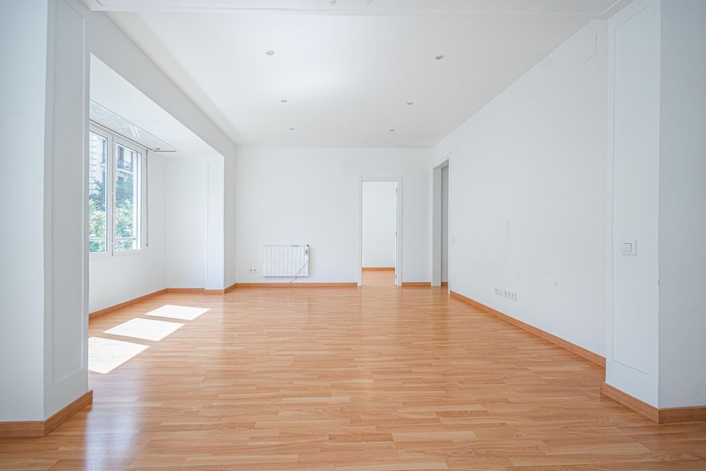 Property photo 2 of 32