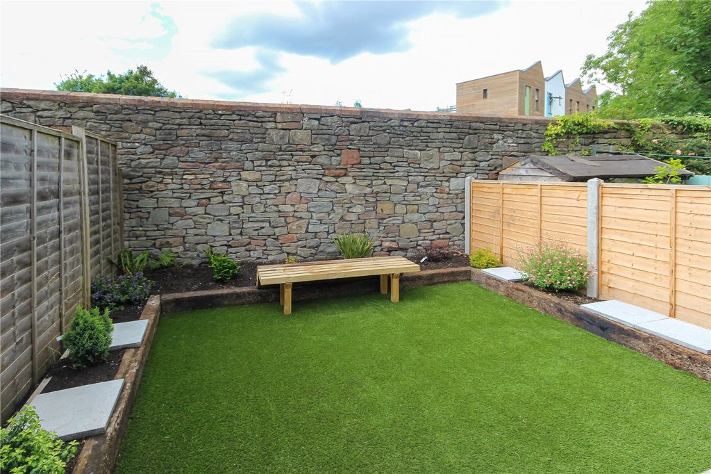 Property photo 2 of 15 Picture No. 20