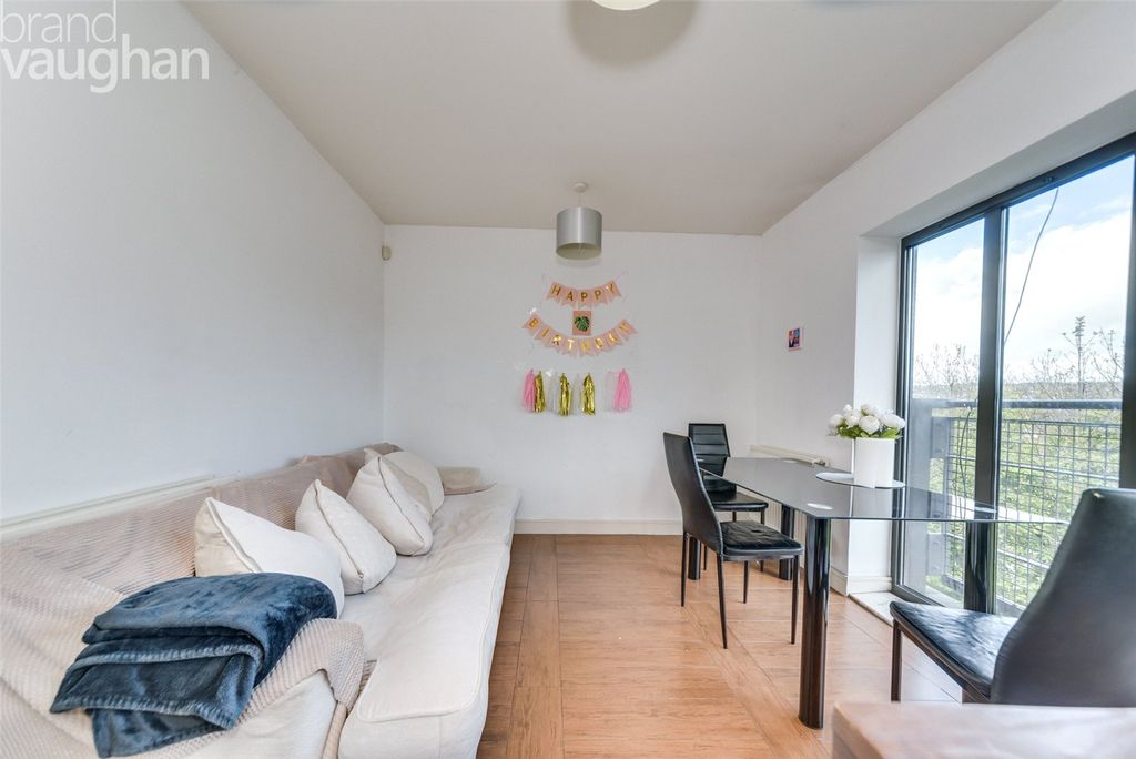 Property photo 1 of 16 Picture No. 04