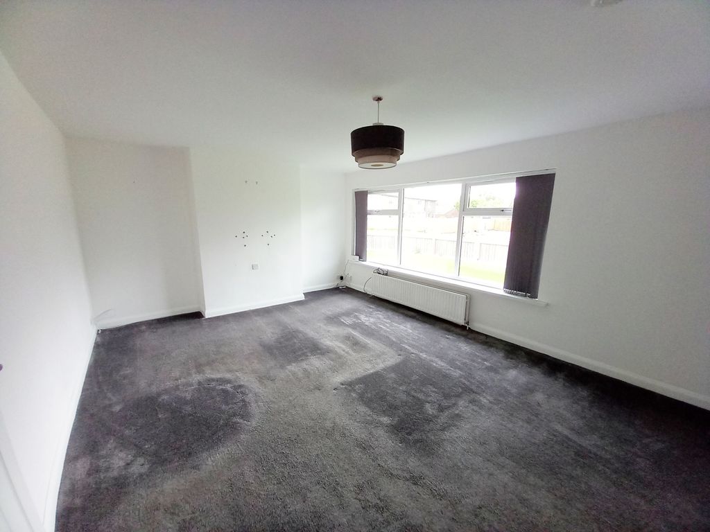 Property photo 2 of 23 Lounge