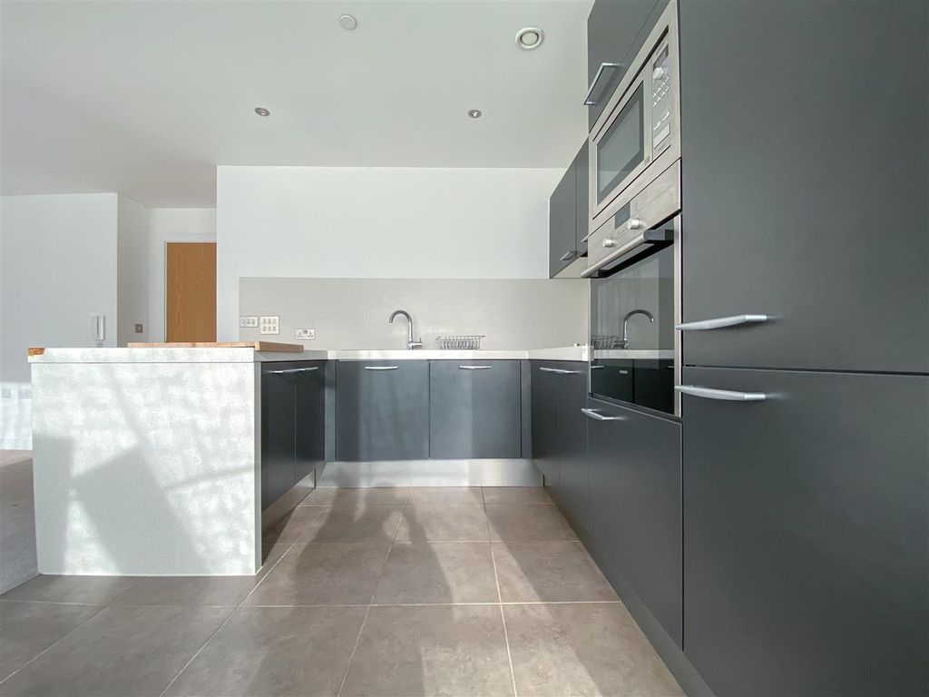 Property photo 2 of 10 Kitchen