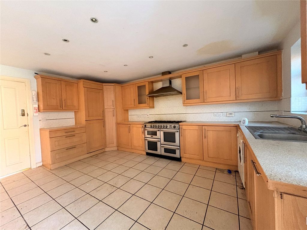 Property photo 2 of 18 Picture No. 35