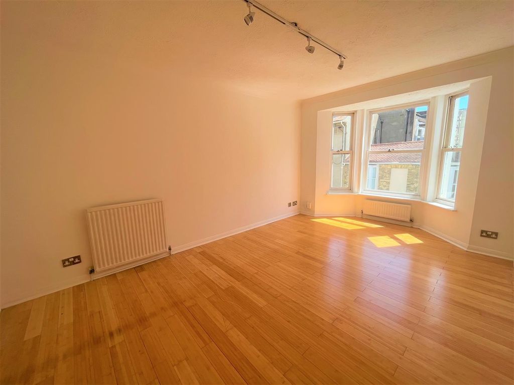 Property photo 2 of 7 Living Room