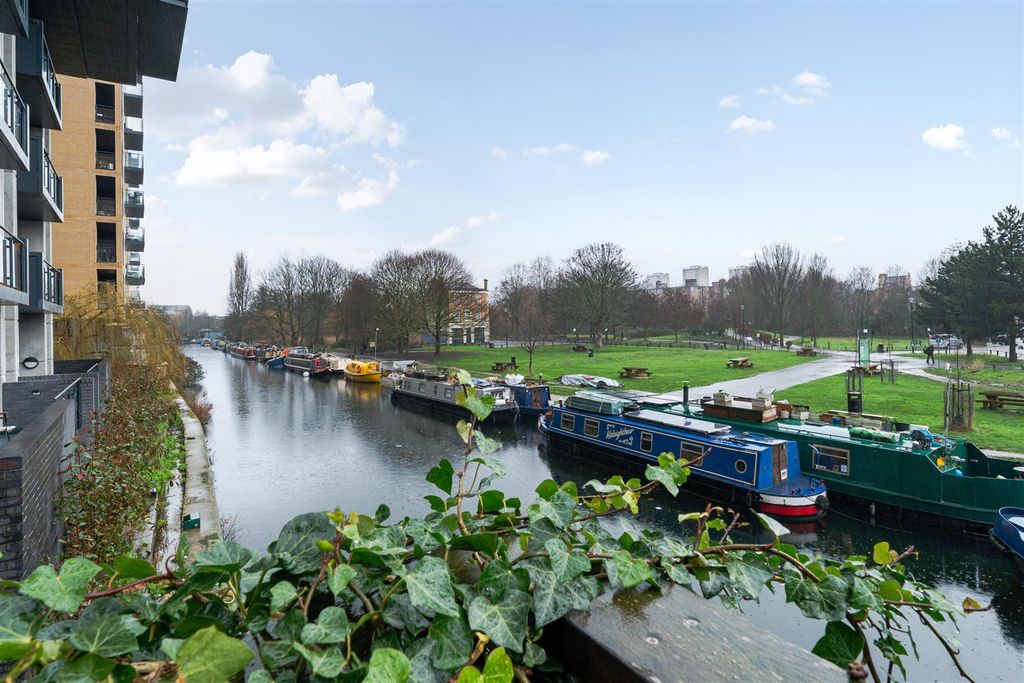 Property photo 3 of 17 1414541-2-698E0076Bf685.Jpg