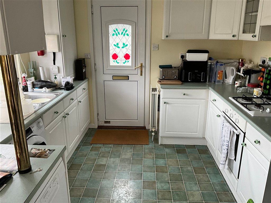 Property photo 3 of 8 Kitchen