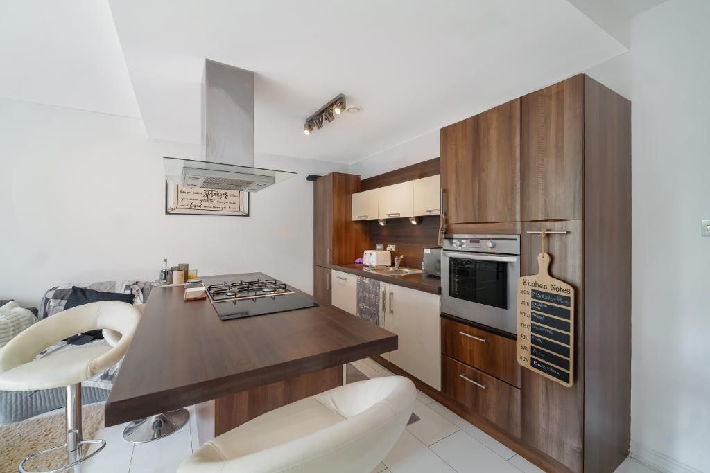 Property photo 3 of 18 Kitchen