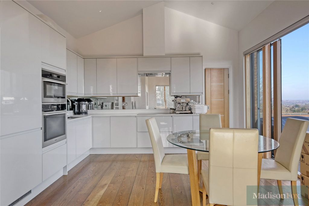 Property photo 3 of 39 Picture No. 44