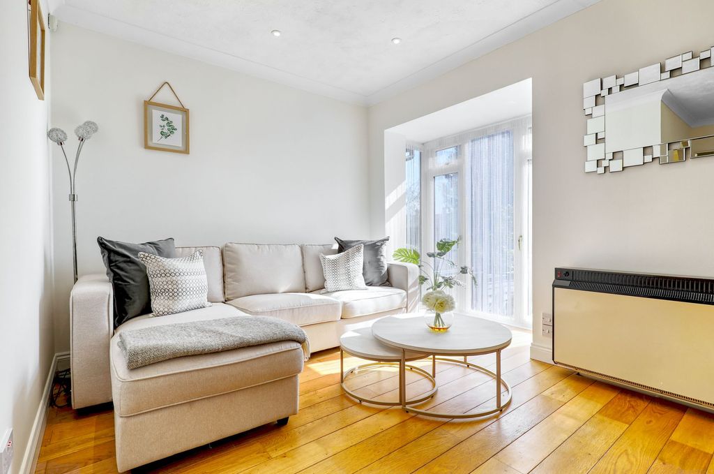 Property photo 2 of 9