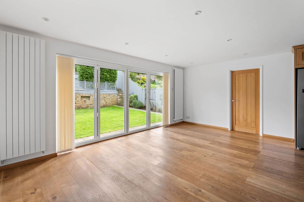 Property photo 2 of 34