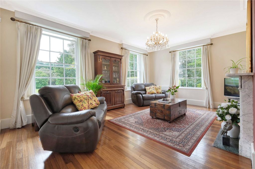 Property photo 2 of 28 Picture No. 11