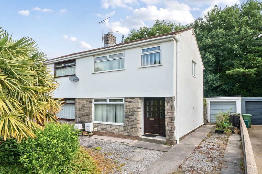 Property photo 1 of 16 33 Heol Dewi Front