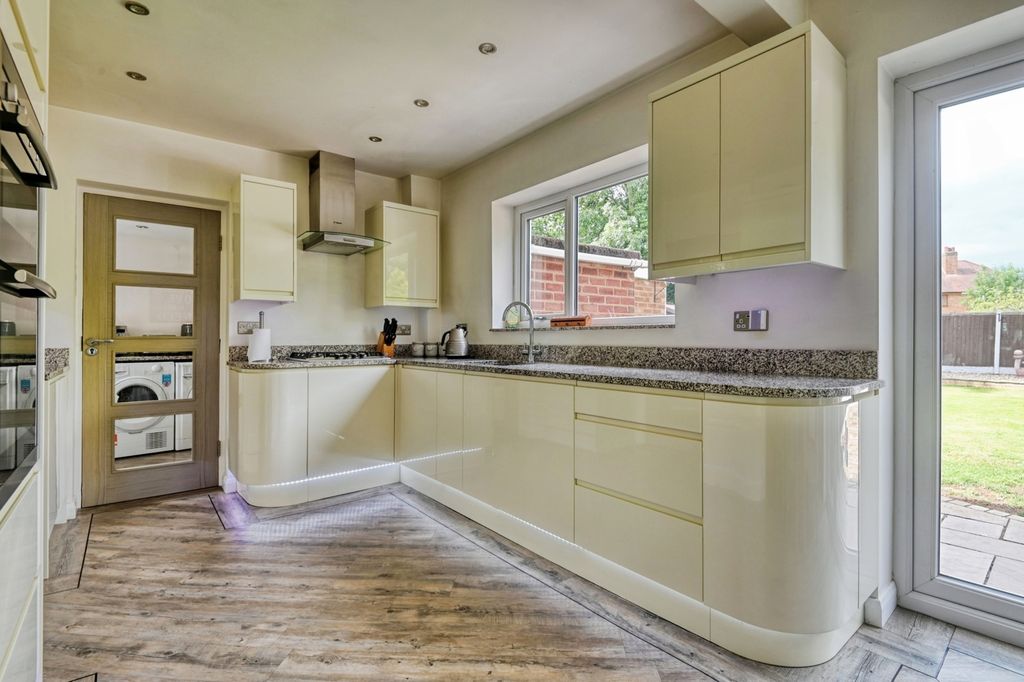 Property photo 3 of 20 Pbox-Img.Jpg