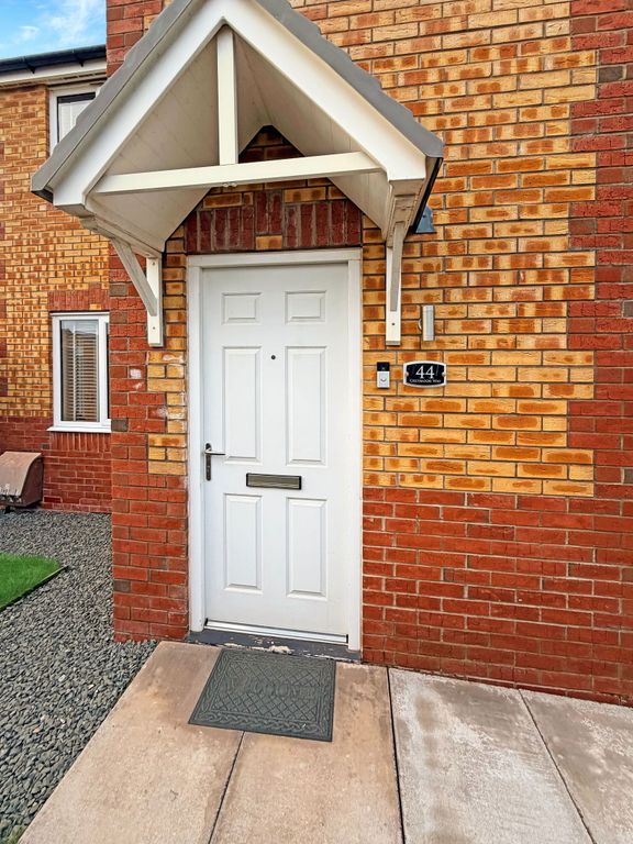 Property photo 2 of 20