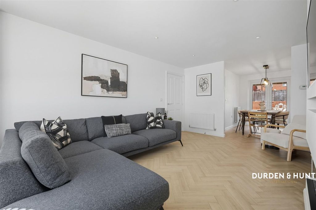 Property photo 2 of 26 Elstar Road