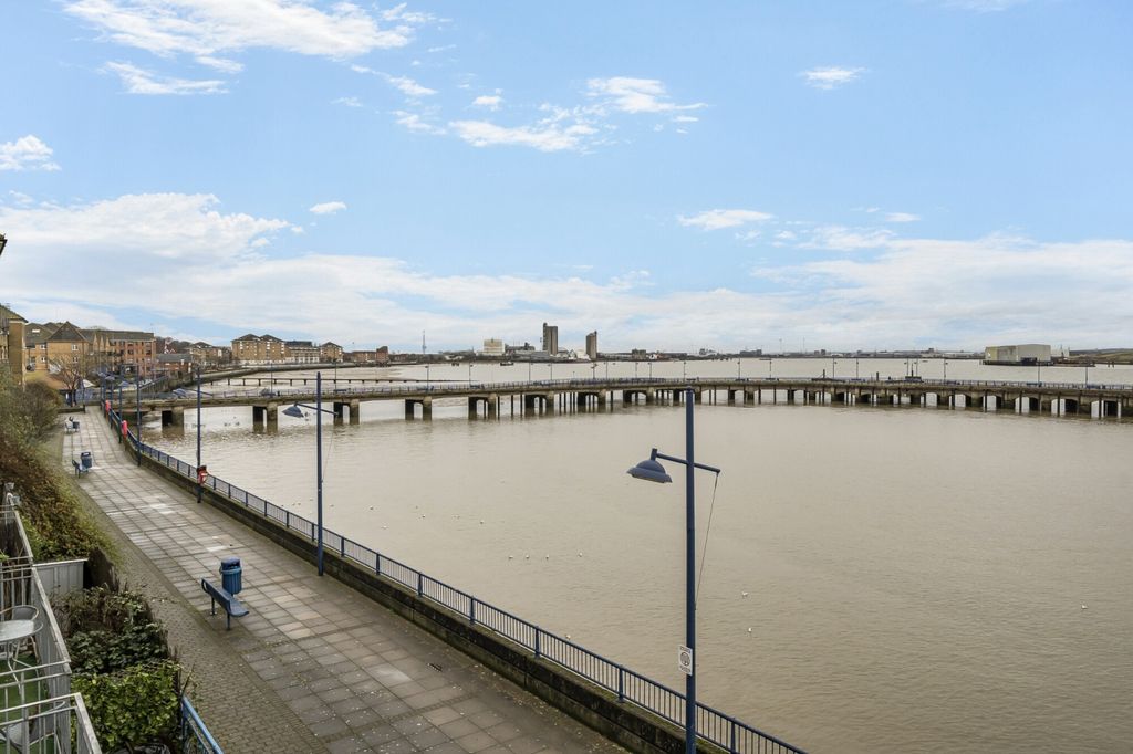 Property photo 2 of 19 Balcony