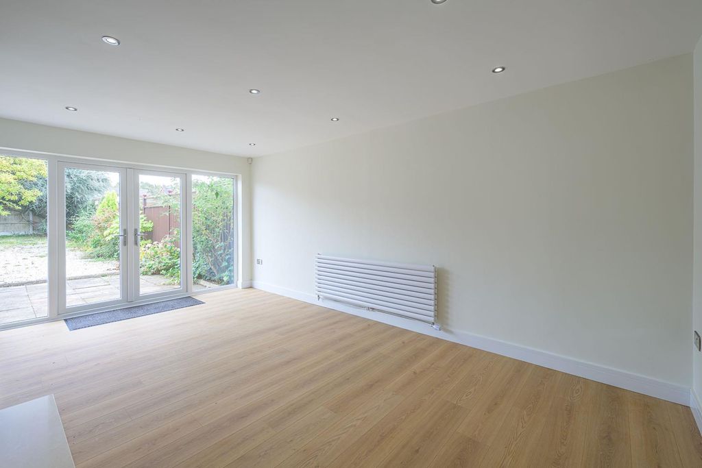 Property photo 3 of 23