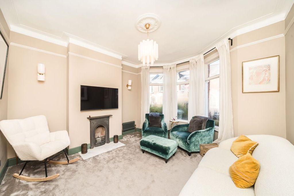 Property photo 2 of 8