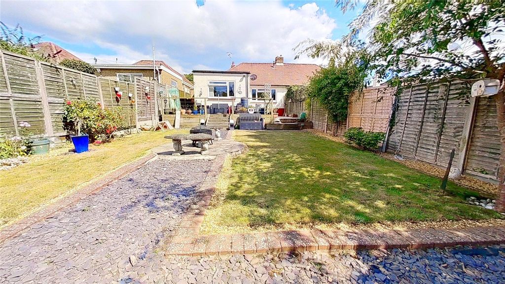 Property photo 2 of 13 Picture No. 15