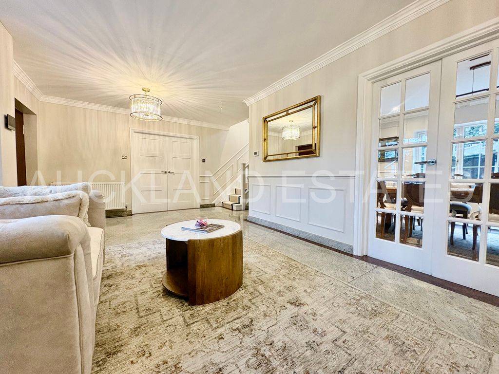 Additional image 5 of 5 bed detached house for saleFoxes Lane, Brookmans Park AL9