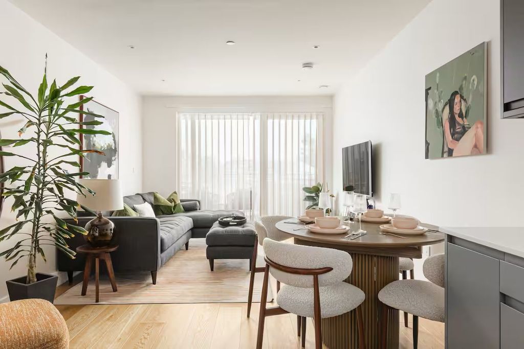 Property photo 1 of 10 Photo 7