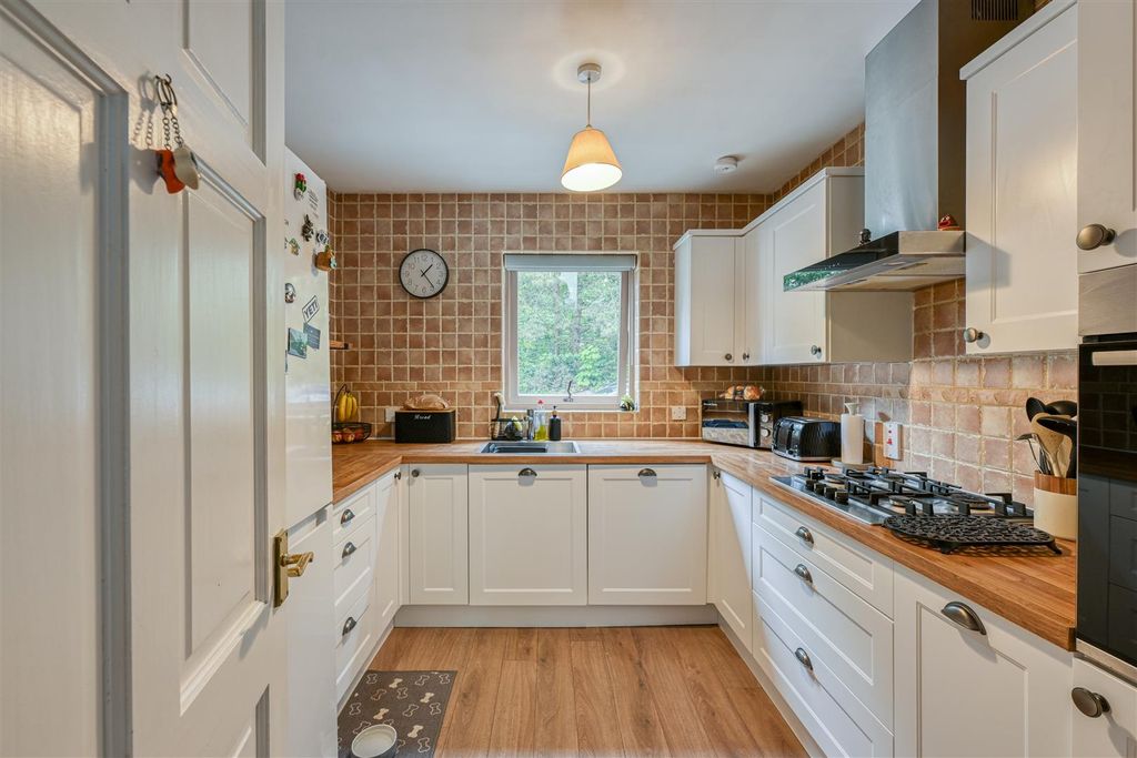 Property photo 3 of 9 Kitchen