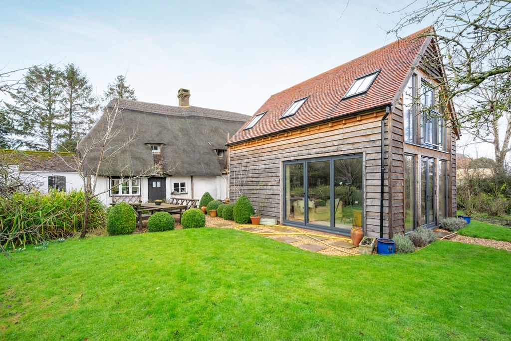 Property photo 2 of 31 Picture No. 10