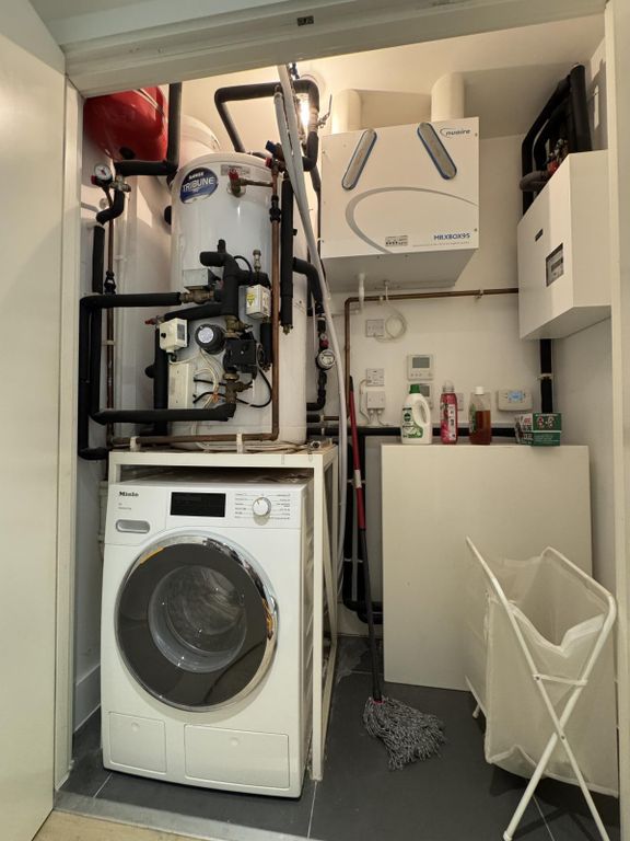 Property photo 2 of 21 2