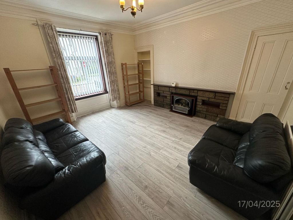 Property photo 1 of 10 Lounge