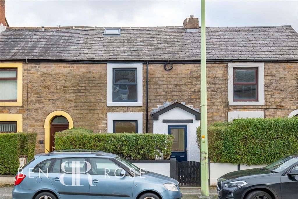 Property photo 1 of 20 Front External