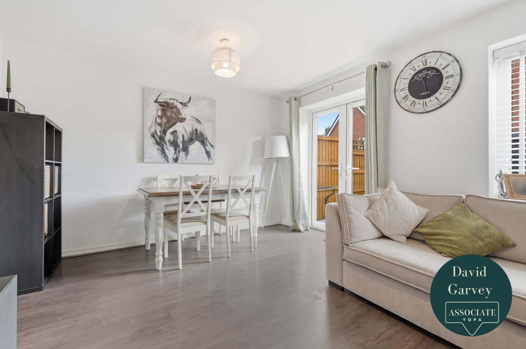 Property photo 3 of 13 Lounge/Diner