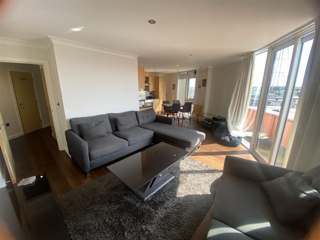 Property photo 1 of 17 Living Room