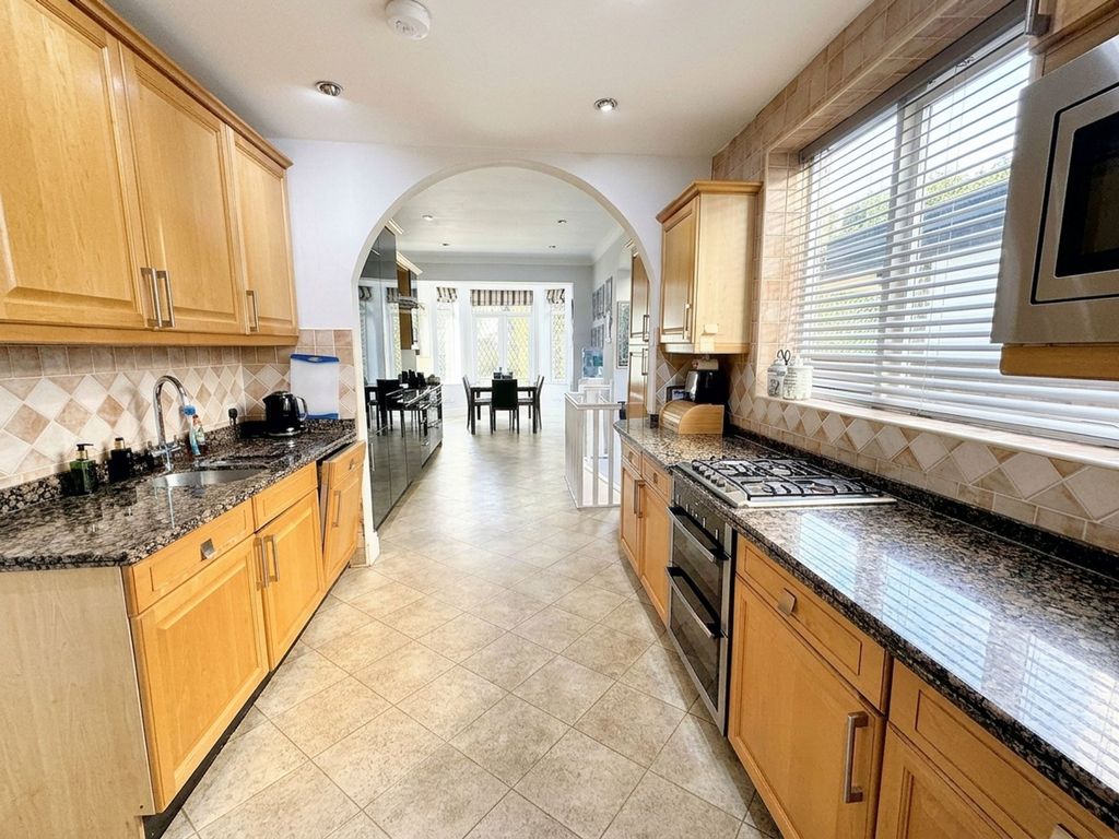 Property photo 3 of 40