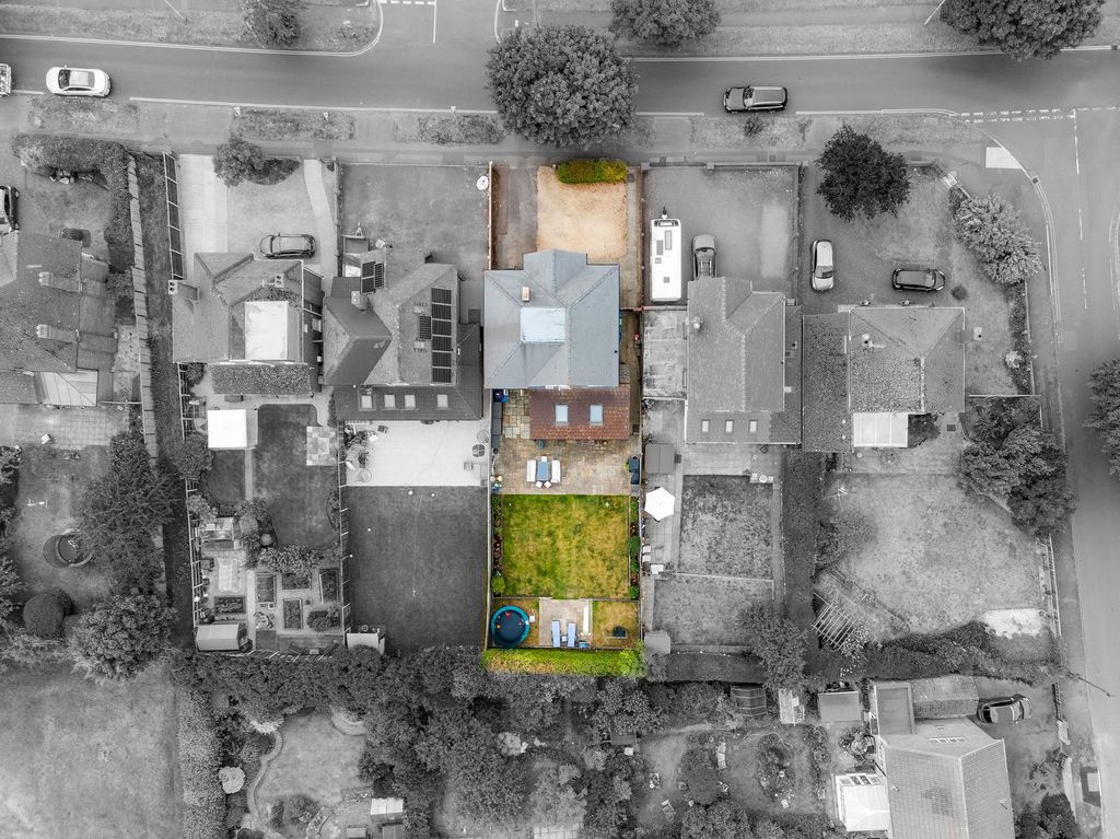 Property photo 2 of 37