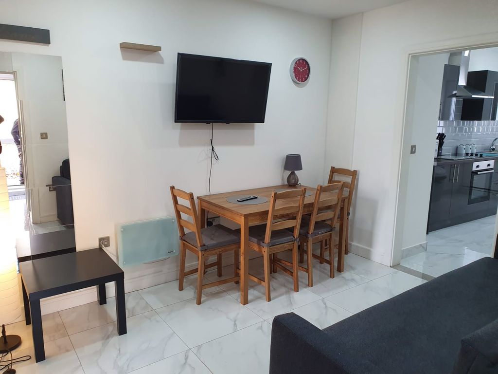 Property photo 3 of 11 Gallery