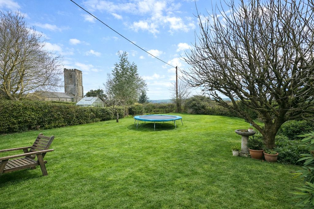 Property photo 2 of 12 Picture No. 02