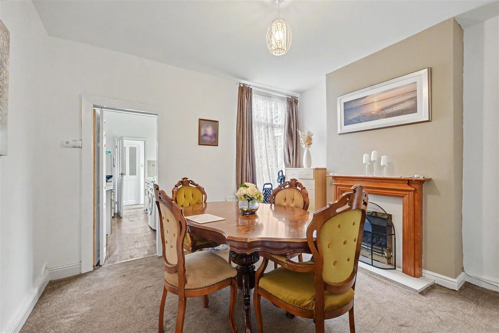 Property photo 3 of 19 Dining Room_2.Jpeg