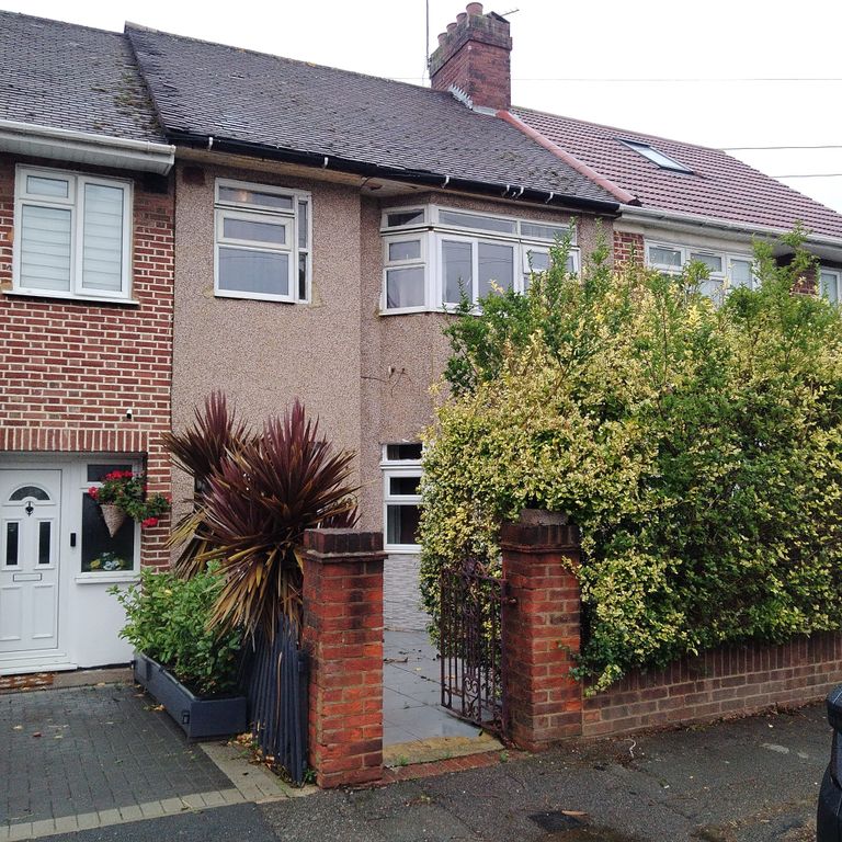 Property photo 1 of 13 Three Bed Two Bathrooms Terrace House Off Mandeville Road With Northolt Central Line Underground Station Nearby