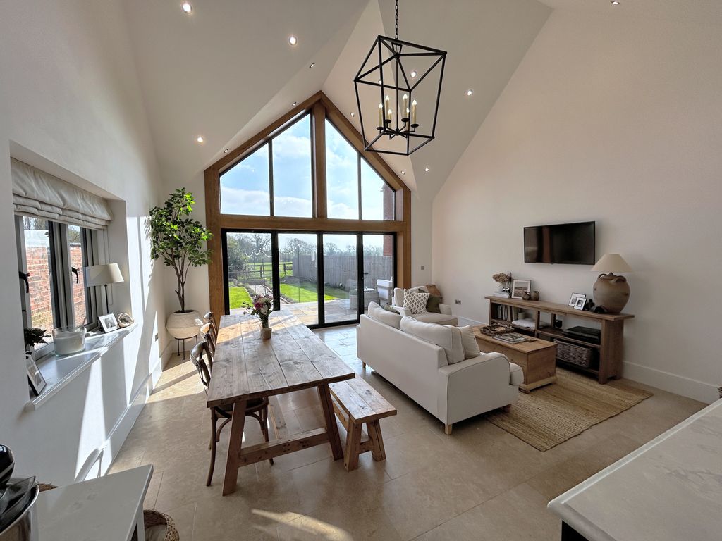 Property photo 3 of 27 Cb73920B-9455-4Fb4-A2Ed-EE6Defb389E4.Jpg