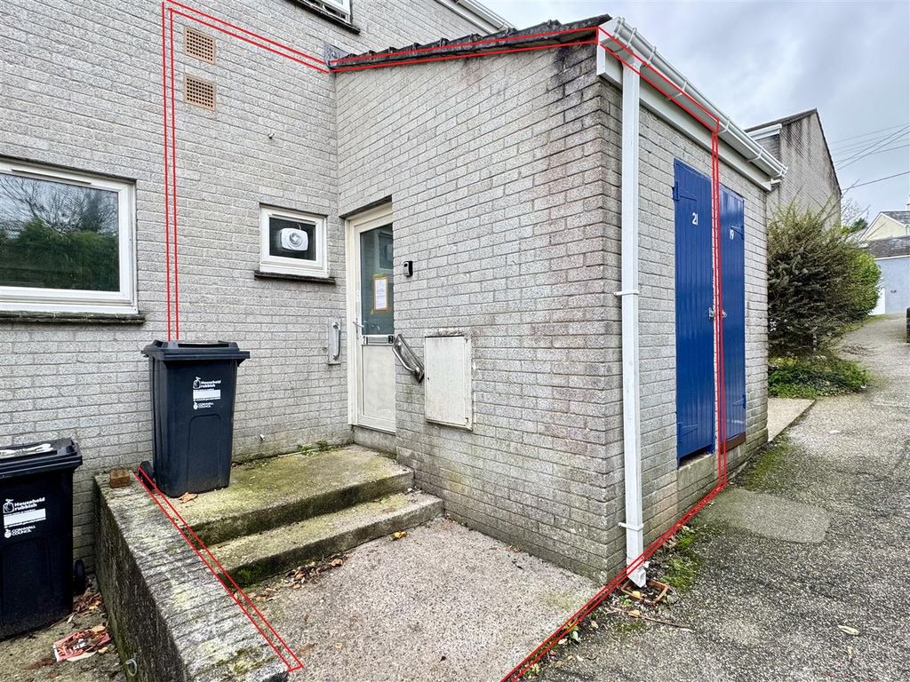 Property photo 2 of 15 Store