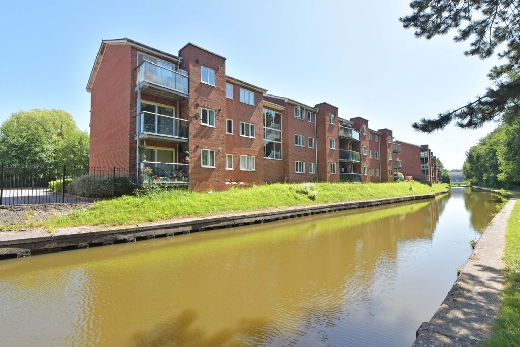 Property photo 1 of 18 Apartment Block