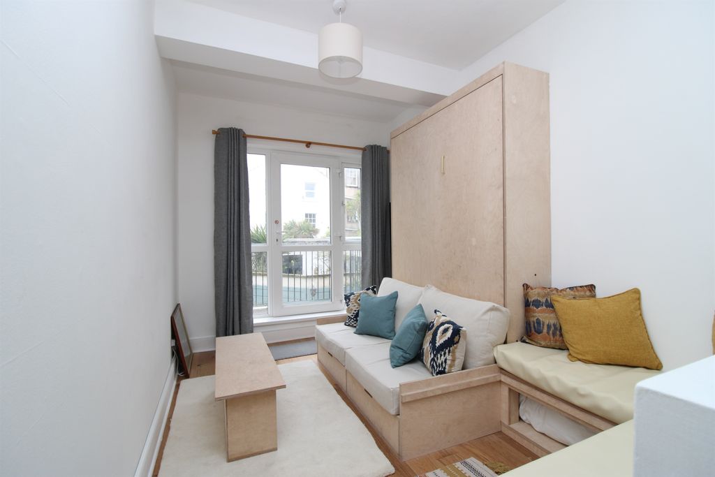 Property photo 3 of 7