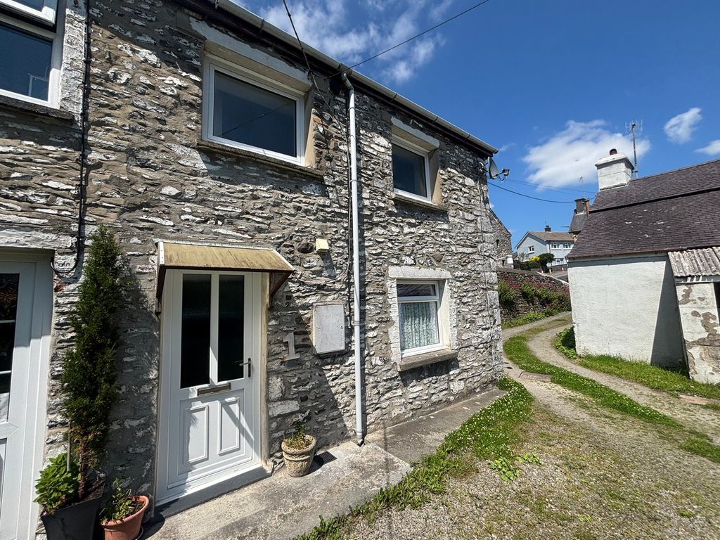 Property photo 1 of 12
