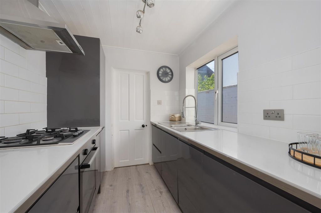 Property photo 2 of 15 Sydenham Street, Whitstable
