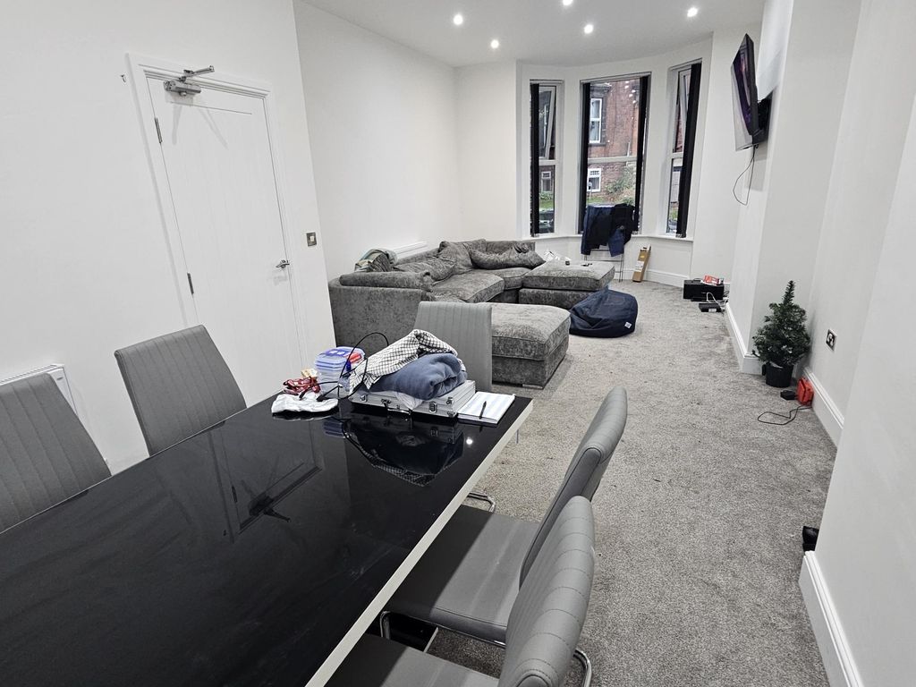 Property photo 3 of 22 A Spacious And Modern Living Room Featuring Ample ...