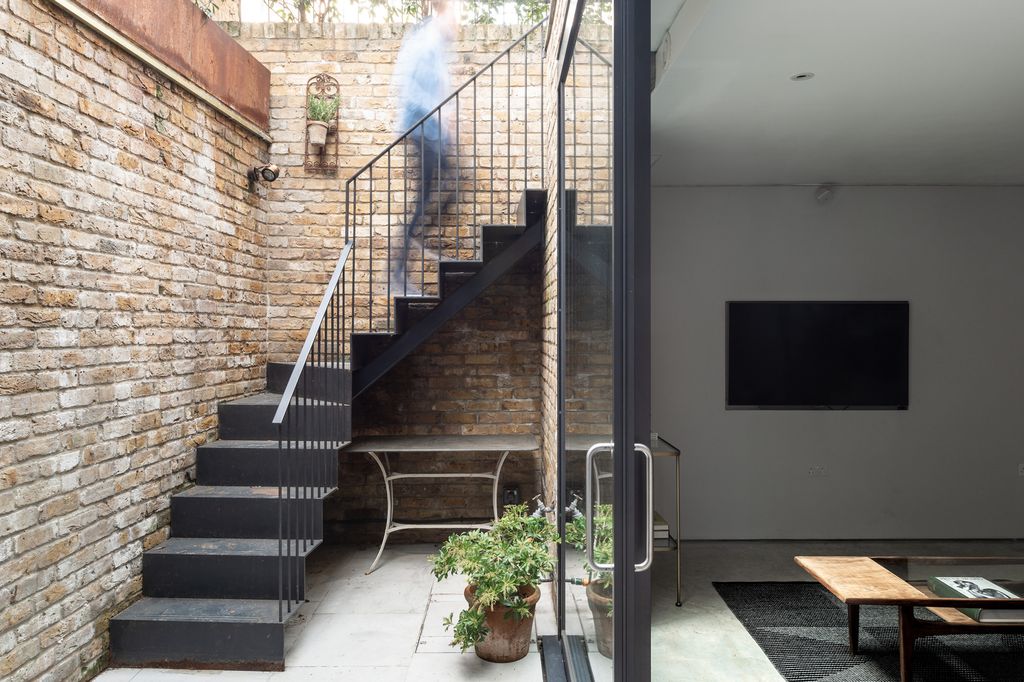 Property photo 3 of 27 302294 - 1A Nascot Street_The Modern House (23).Jpg