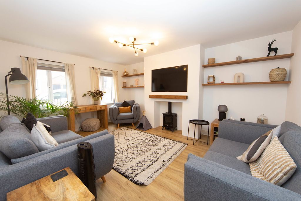 Property photo 2 of 30