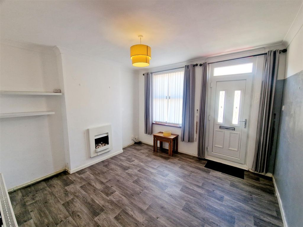 Property photo 3 of 9 Living Room