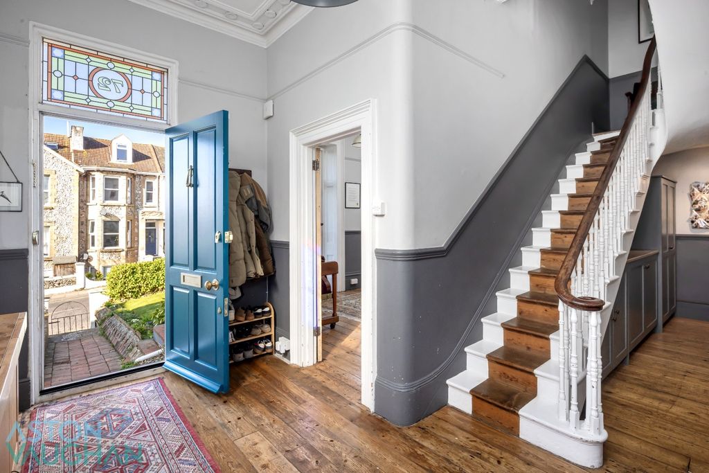 Property photo 2 of 46 4900122