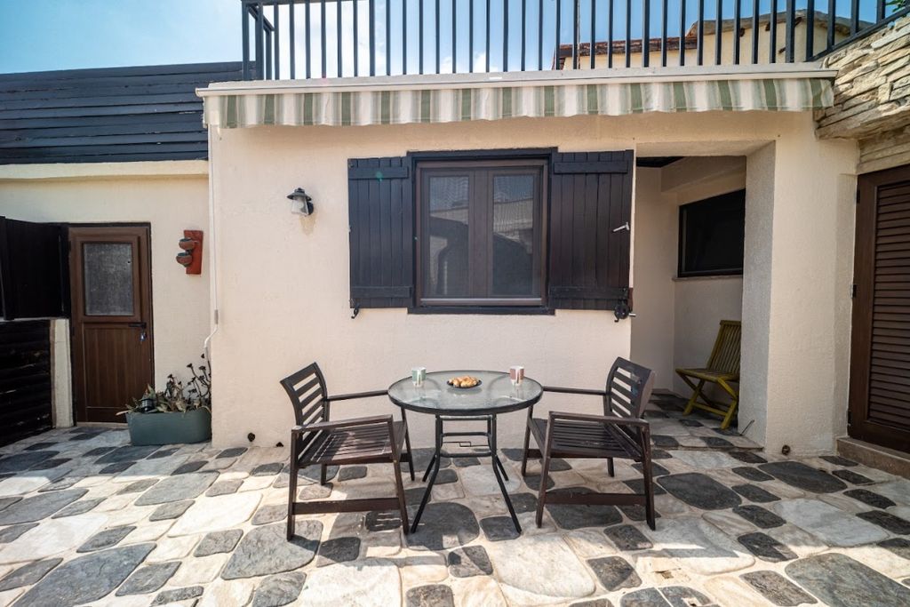 Property photo 3 of 35