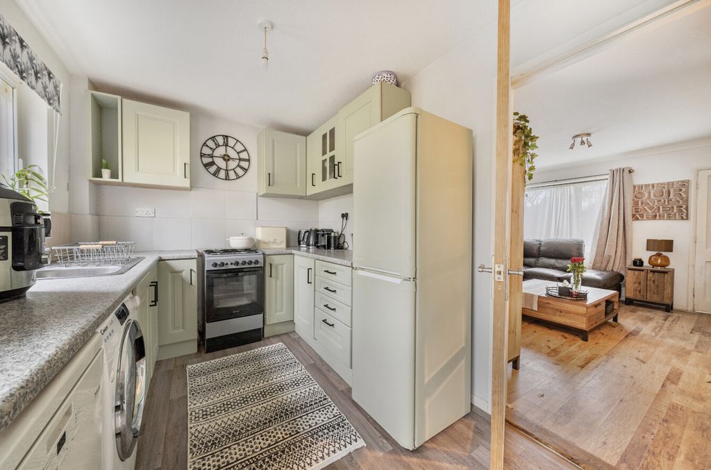 Property photo 3 of 15 1434104-6-69cd421...